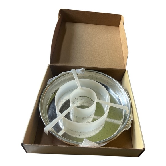 Classic Checkerboard Cake Pan Set - Black and Brown - Picture 5 of 6